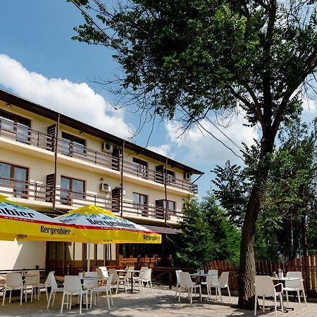 Pensiunea Vialux Bacau Ngoại thất bức ảnh