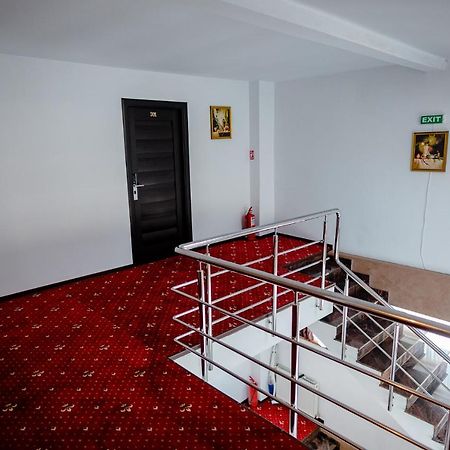 Pensiunea Vialux Bacau Ngoại thất bức ảnh