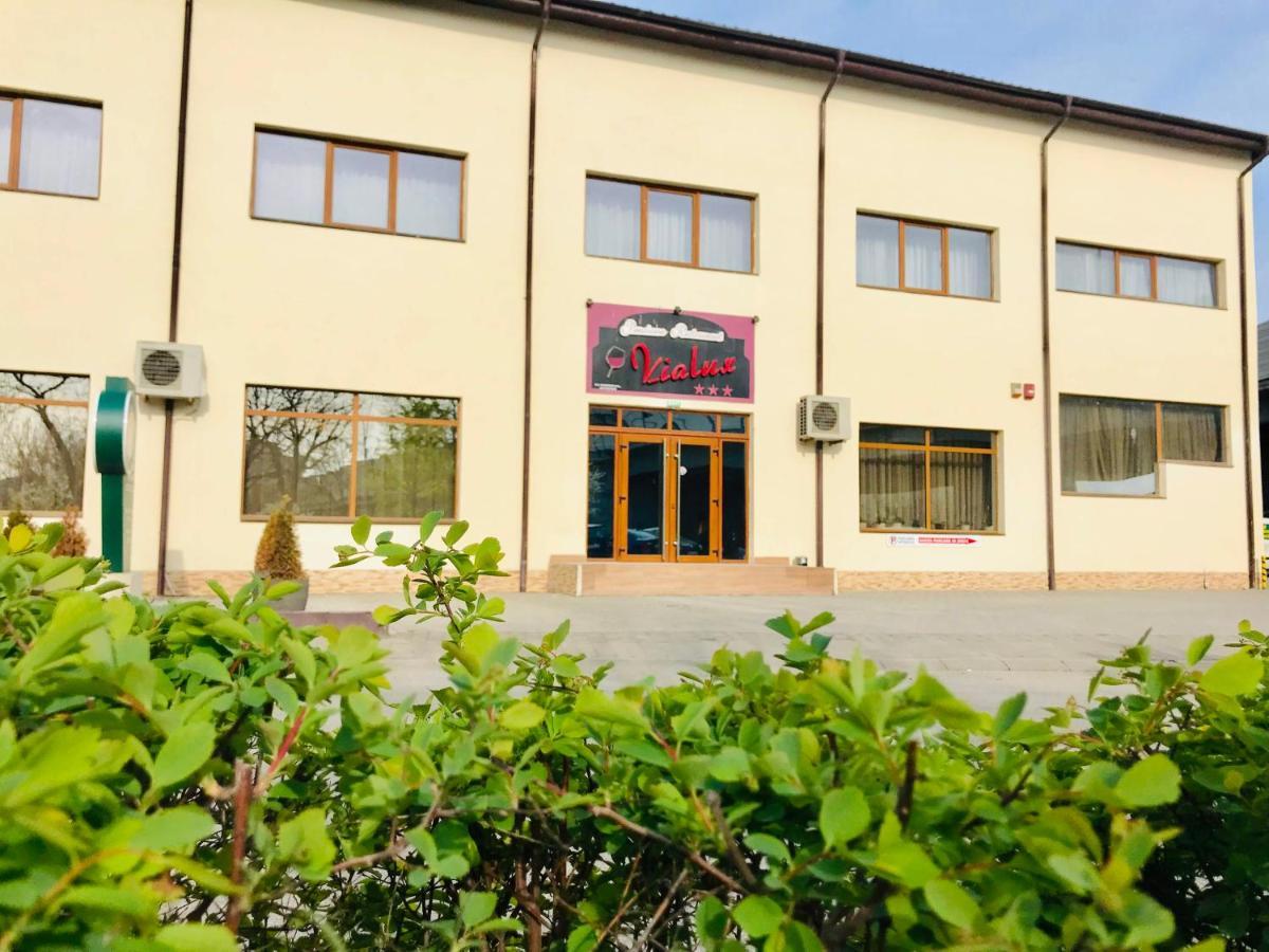 Pensiunea Vialux Bacau Ngoại thất bức ảnh
