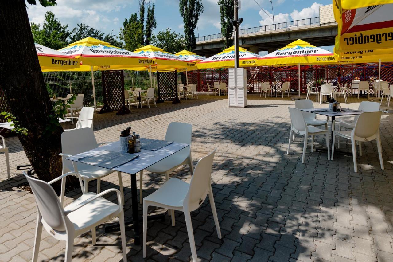Pensiunea Vialux Bacau Ngoại thất bức ảnh