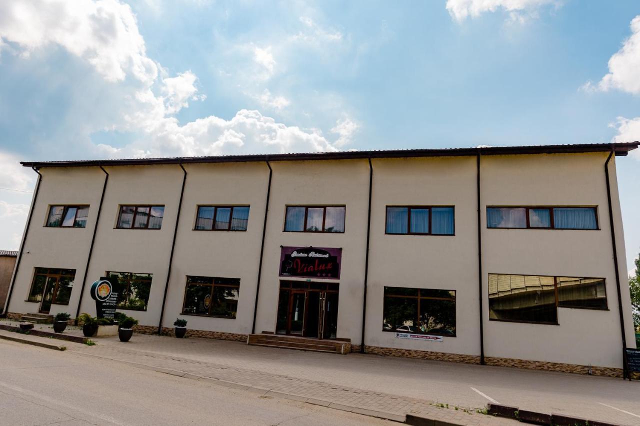 Pensiunea Vialux Bacau Ngoại thất bức ảnh
