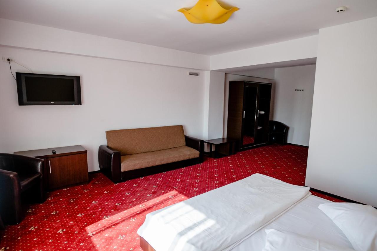 Pensiunea Vialux Bacau Ngoại thất bức ảnh